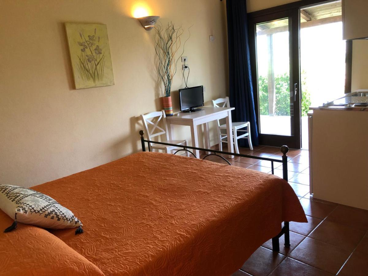 Campesi Casale Tra Le Vigne Agroturismo Aglientu